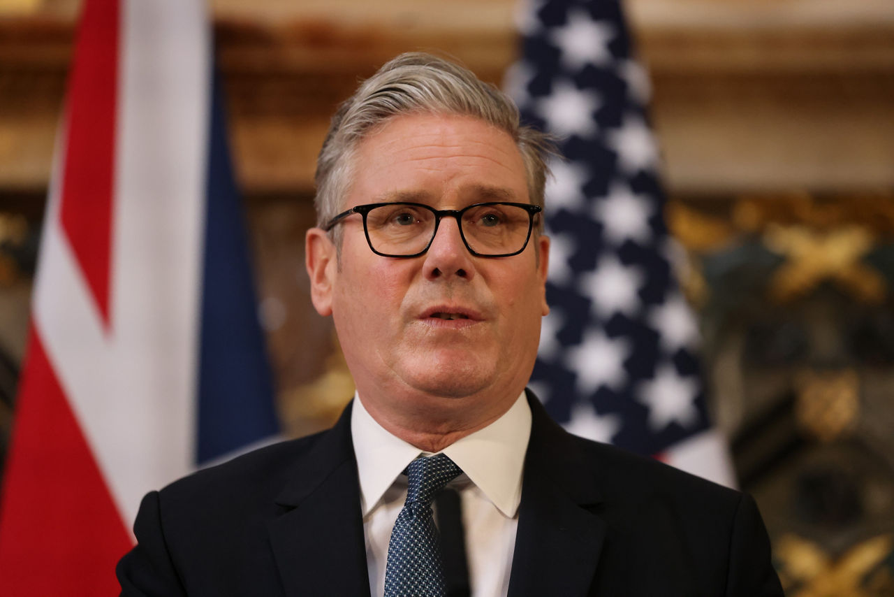 AYLESBURY (United Kingdom), 18/09/2025.- British Prime MInister Keir Starmer speaks at a press conference with the US President at Chequers, the country residence of the Prime Minister in Aylesbury, Britain, 18 September 2025. President Trump is on his second state visit to the UK where he met with the King and with the Prime Minister Starmer. (Reino Unido) EFE/EPA/NEIL HALL / POOL
