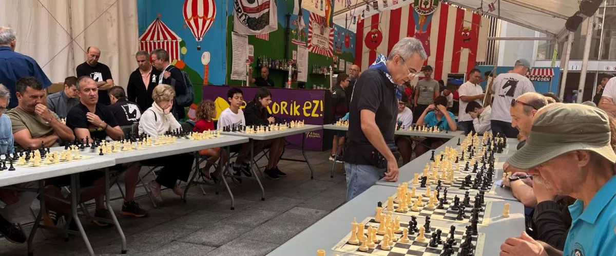 Partida de ajedrez en Aste Nagusia de Bilbao