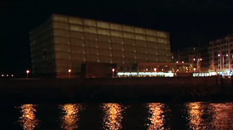 El Kursaal en una anterior iniciativa de 'La Hora del Planeta'. Foto: EiTB