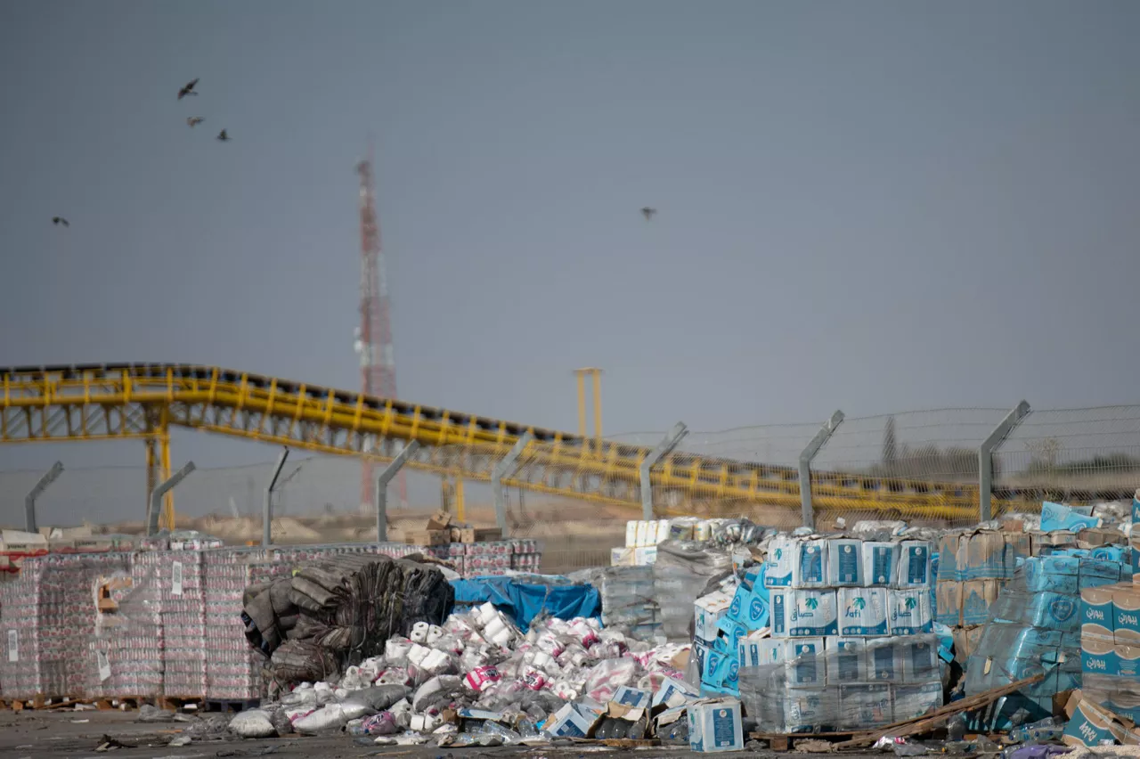 Laguntza humanitarioa eguzkipean alferrik galtzen. 