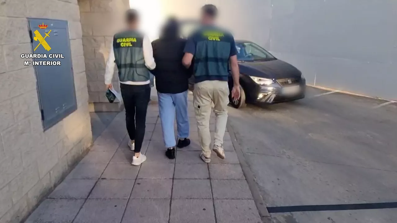 La Guardia Civil detiene a tres personas por cometer al menos 38 robos en viviendas por toda la mitad norte peninsular.



REMITIDA / HANDOUT por GUARDIA CIVIL

Fotografía remitida a medios de comunicación exclusivamente para ilustrar la noticia a la que hace referencia la imagen, y citando la procedencia de la imagen en la firma

18/10/2025