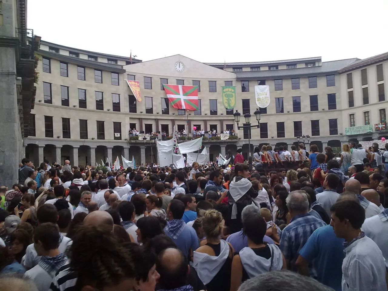 El Ayuntamiento de la localidad alavesa, en el txupinazo de este año. Foto: Nerea Estefanía Egiguren