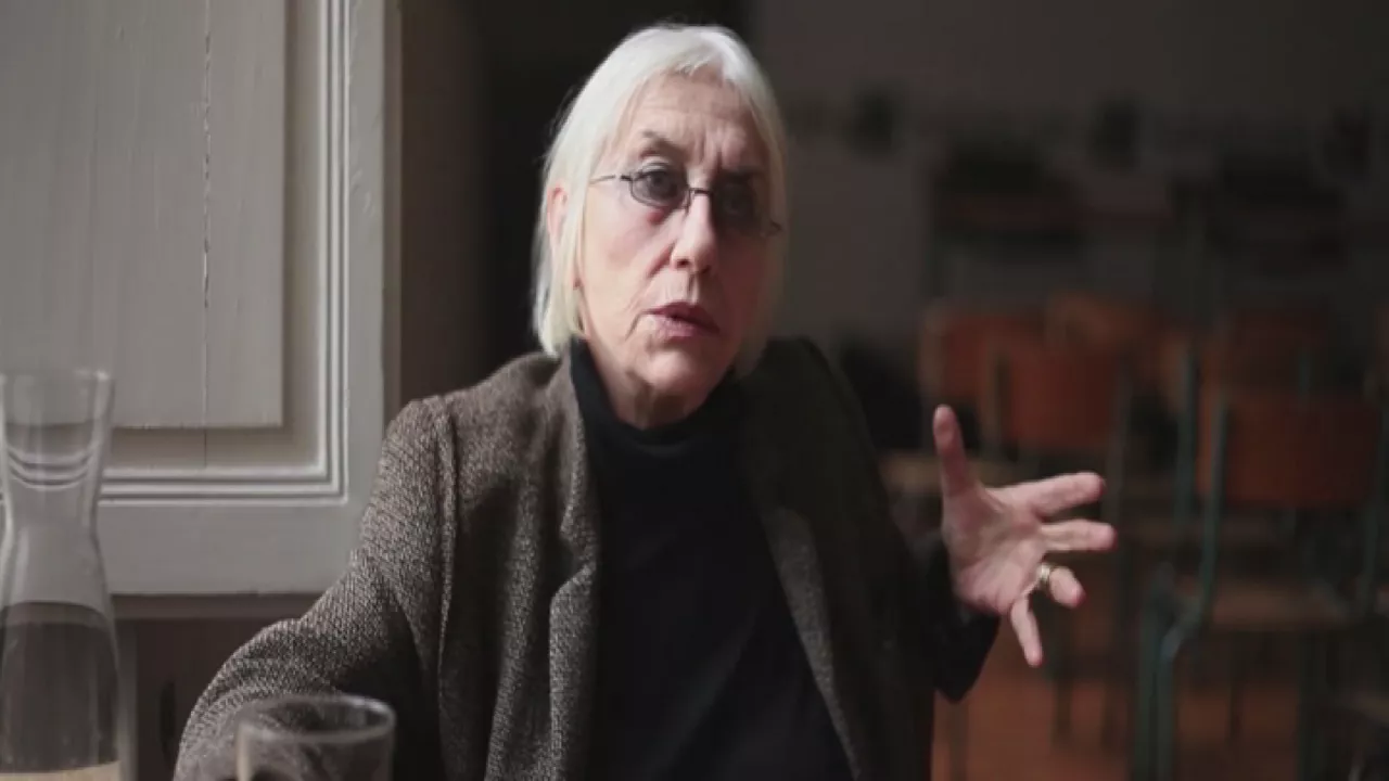 Mirentxu Loyarte zinemagilea "Irrintziaren oihartzunak" Iratxe Fresnedaren filmeko irudi batean. 