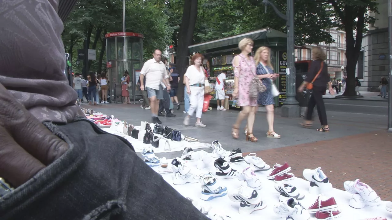 Denuncian un aumento de redadas contra los manteros en Bilbao