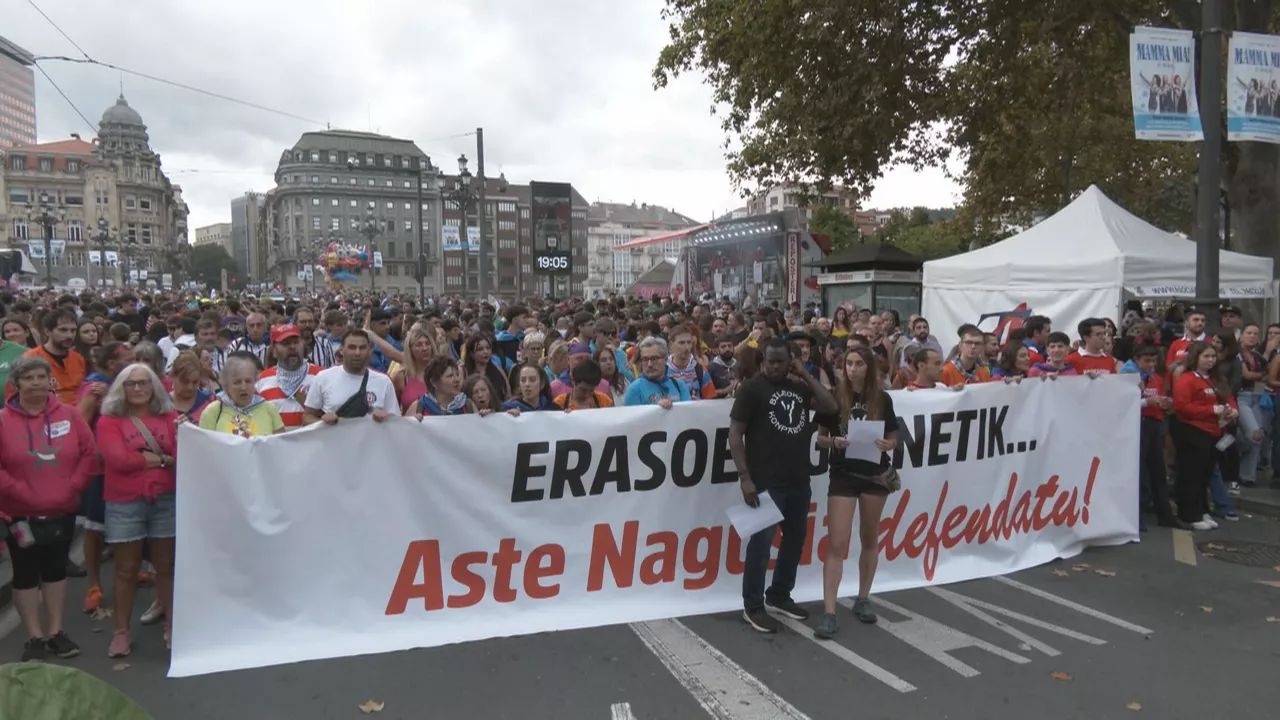 Bilboko Konpartsak apoya a los manteros desalojados