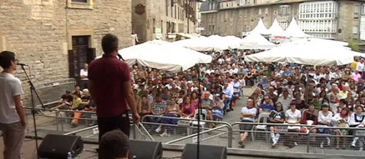 Bertsolaris en la plaza del Matxete