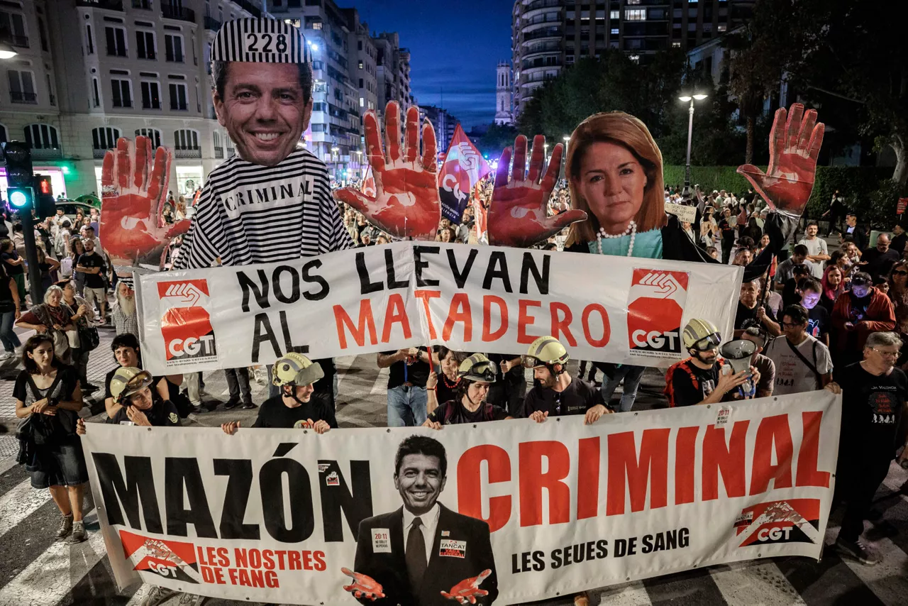 mazonen dimisioa eskatzeko