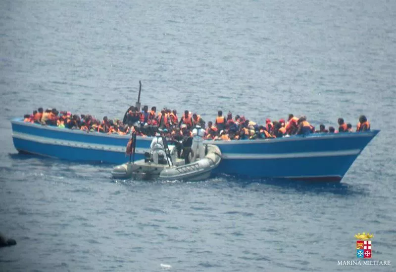 Azken orduotan 823 etorkin erreskatatu dituzte Mediterraneoko uretan. Argazkia: EFE