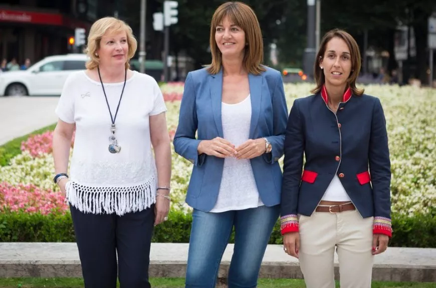 Susana Corcuera, Idoia Mendia eta Natalia Rojo. Argazkia: @socialistavasco