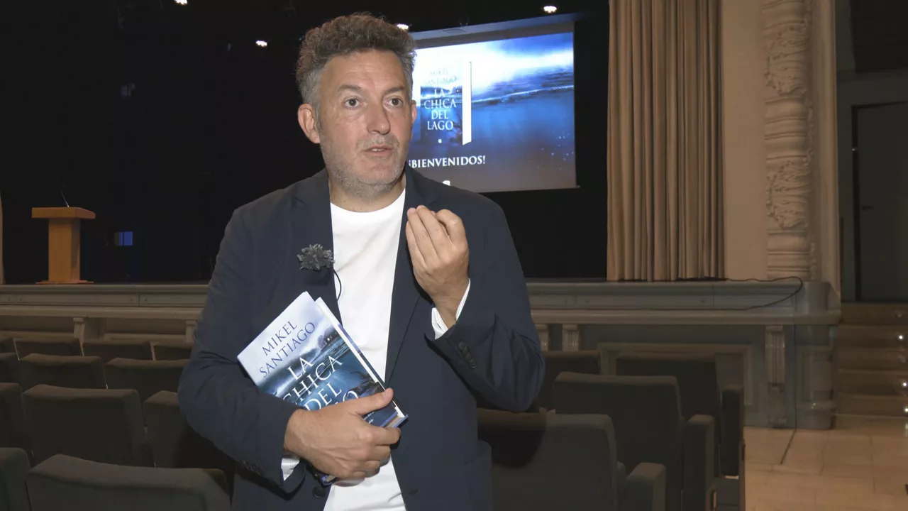 Mikel Santiagok "La chica del Lago" eleberria aurkeztu du Bilbon