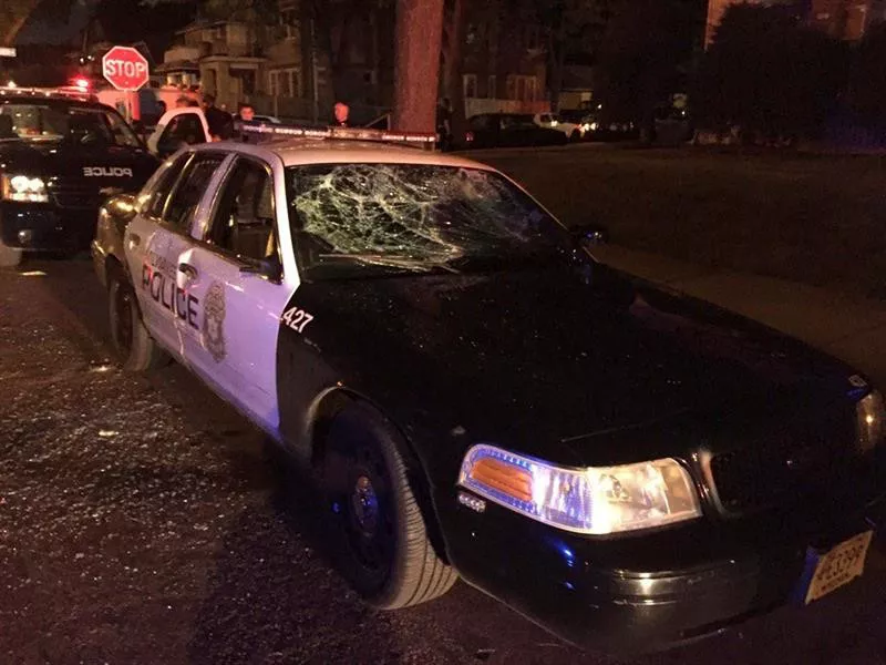 Enfrentamientos entre manifestantes y la Policía en Milwaukee. EFE