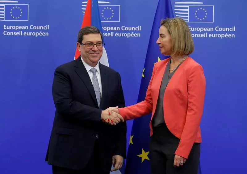 El ministro de Exteriores de Cuba, Bruno Rodríguez y Federica Mogherini, en Bruselas. Foto: EFE