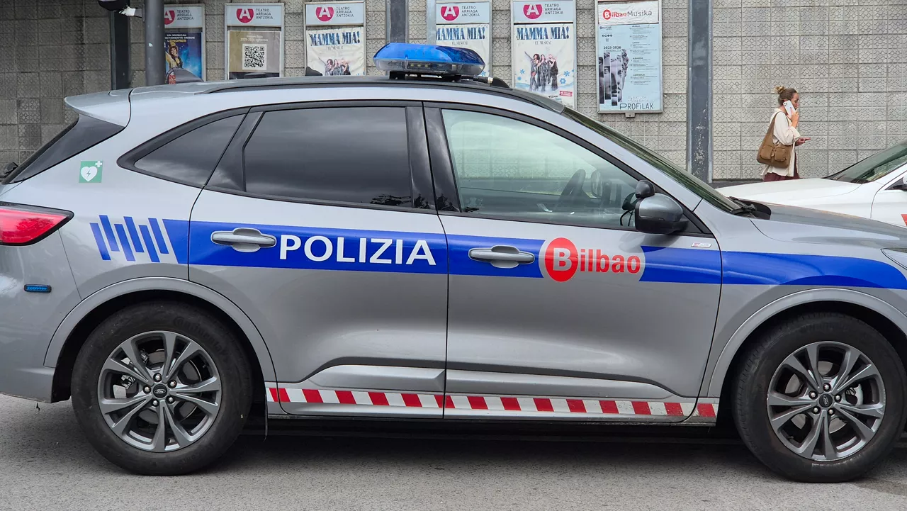 La quinta noche de Aste Nagusia de Bilbao se ha saldado con once detenciones; seis dentro del recinto festivo y cinco fuera, la mayoría relacionadas con hurtos y robos con violencia, aunque también se ha arrestado a un hombre por realizar tocamientos a una mujer.
