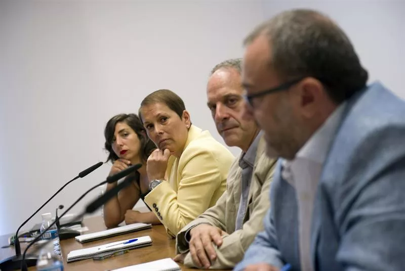 Nafarroa Navarra gobernu berria akordioa. Uxue Barkos. Laura Perez. Adolfo Araiz. Jose Miguel Nuin. EFE