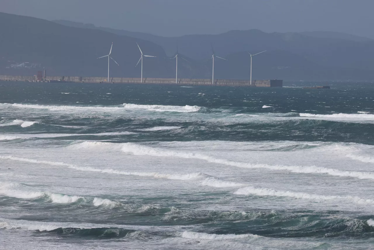 olas olatuak benjamin haizea viento sopela EFE