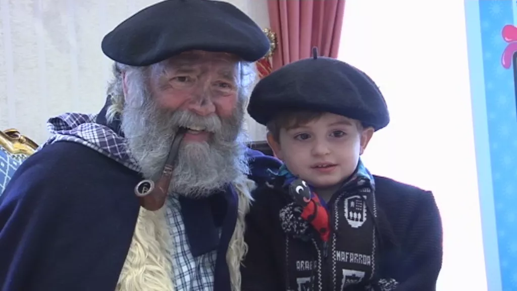 Olentzero, berriro ere, oso ondo portatu da txikiekin. Argazkia: EiTB.