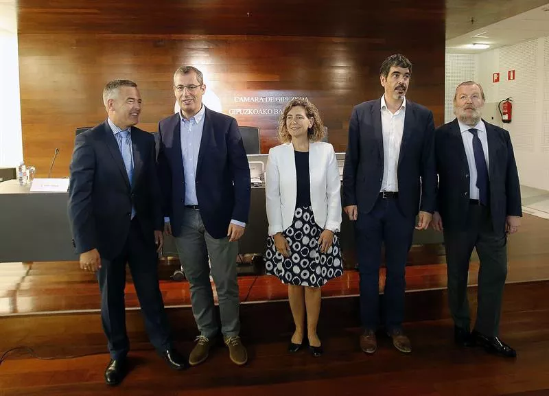 Ana Oregi, durante las jornadas sobre movilidad. EFE