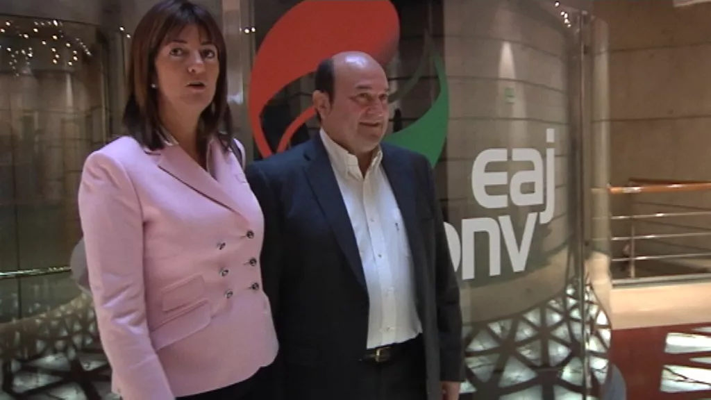 Andoni Ortuzar eta Idoia Mendia, bilera batean.