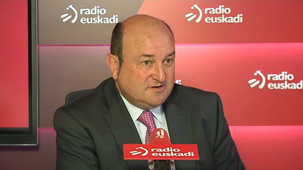 Ortuzar, durante la entrevista en Radio Euskadi. Foto: EiTB