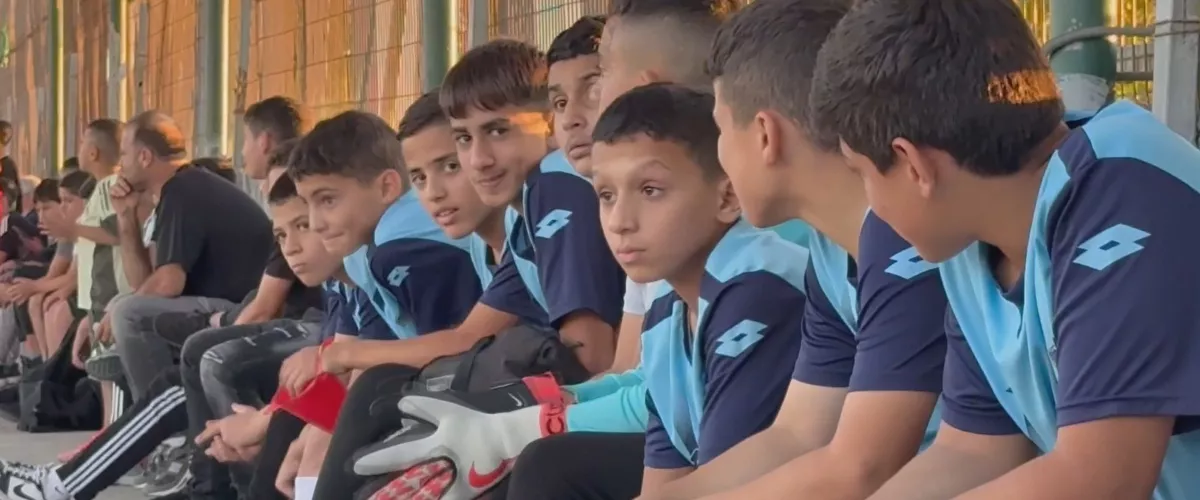 Niños palestinos sueñan en Jerusalén con un futuro en el fútbol y una camiseta de Palestina