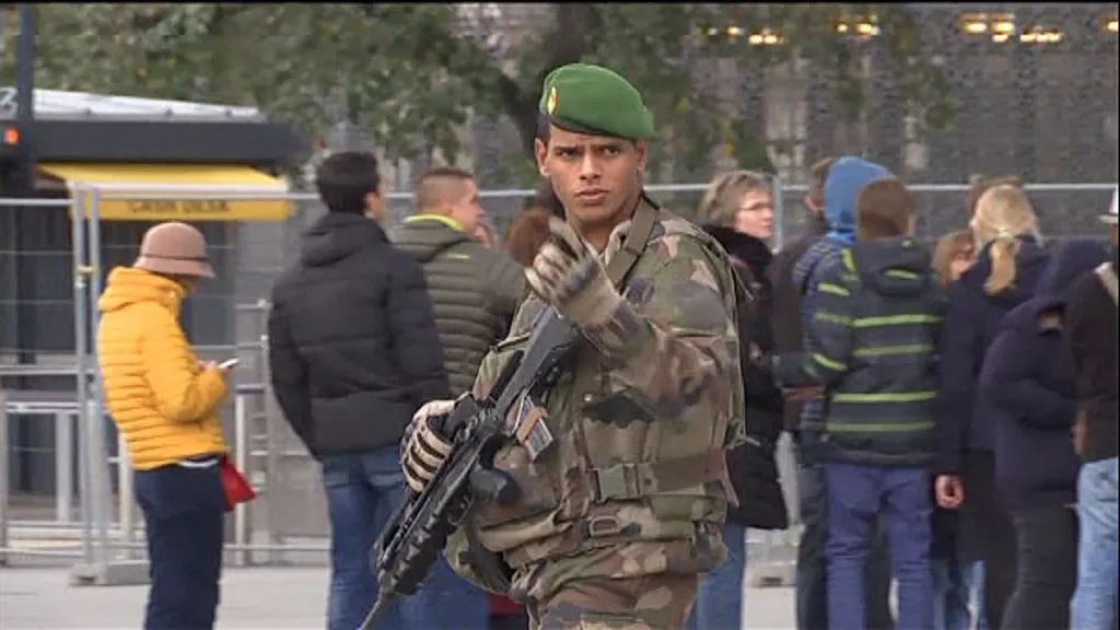 MAM-eko argazkia: pariseko-erasoak_