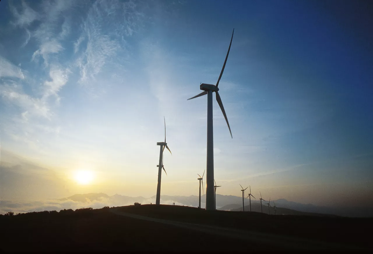 Aerogeneradores en la Sierra de Elguea parque eólico parke eolikoa