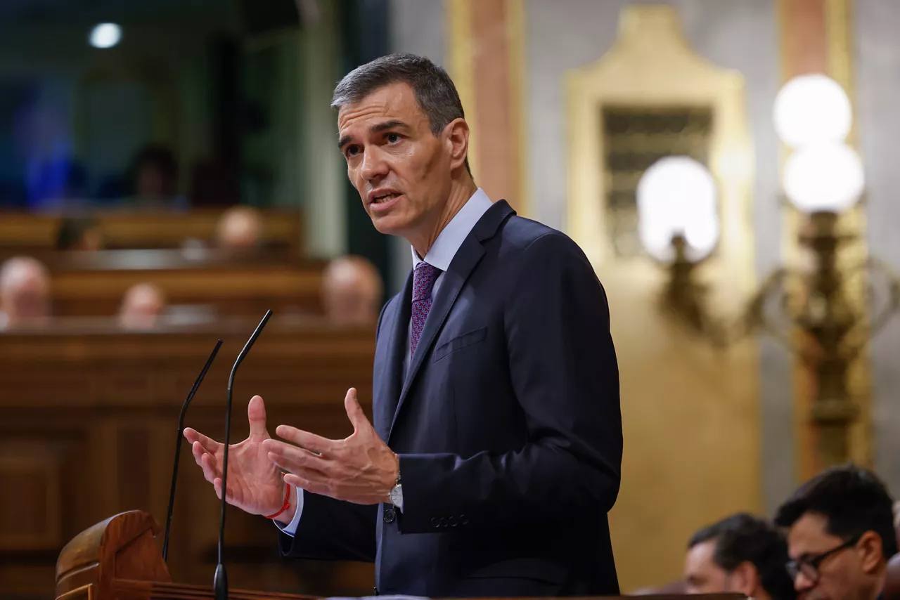 MADRID, 09/07/2025.- El presidente del Gobierno, Pedro Sánchez interviene en el pleno del Congreso de los Diputados este miércoles. EFE/Mariscal
