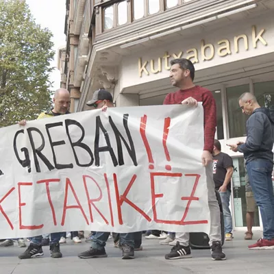 Petronorreko langileen protesta Kutxabanken egoitzan