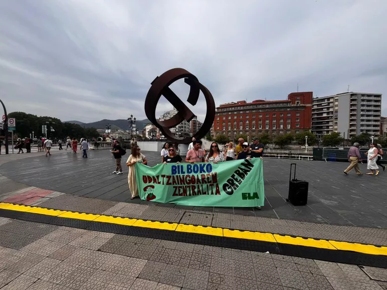 Protesta Bilboko udaletxearen aurrean. Irudia: ELA