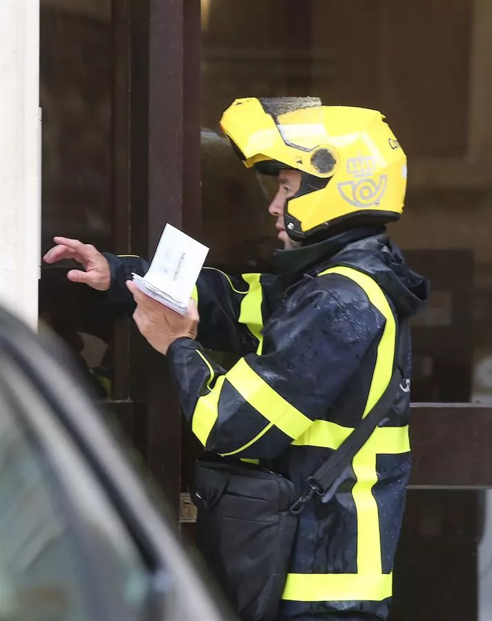 cartero postaria correos votos botoak hauteskundeak elecciones 2020 efe