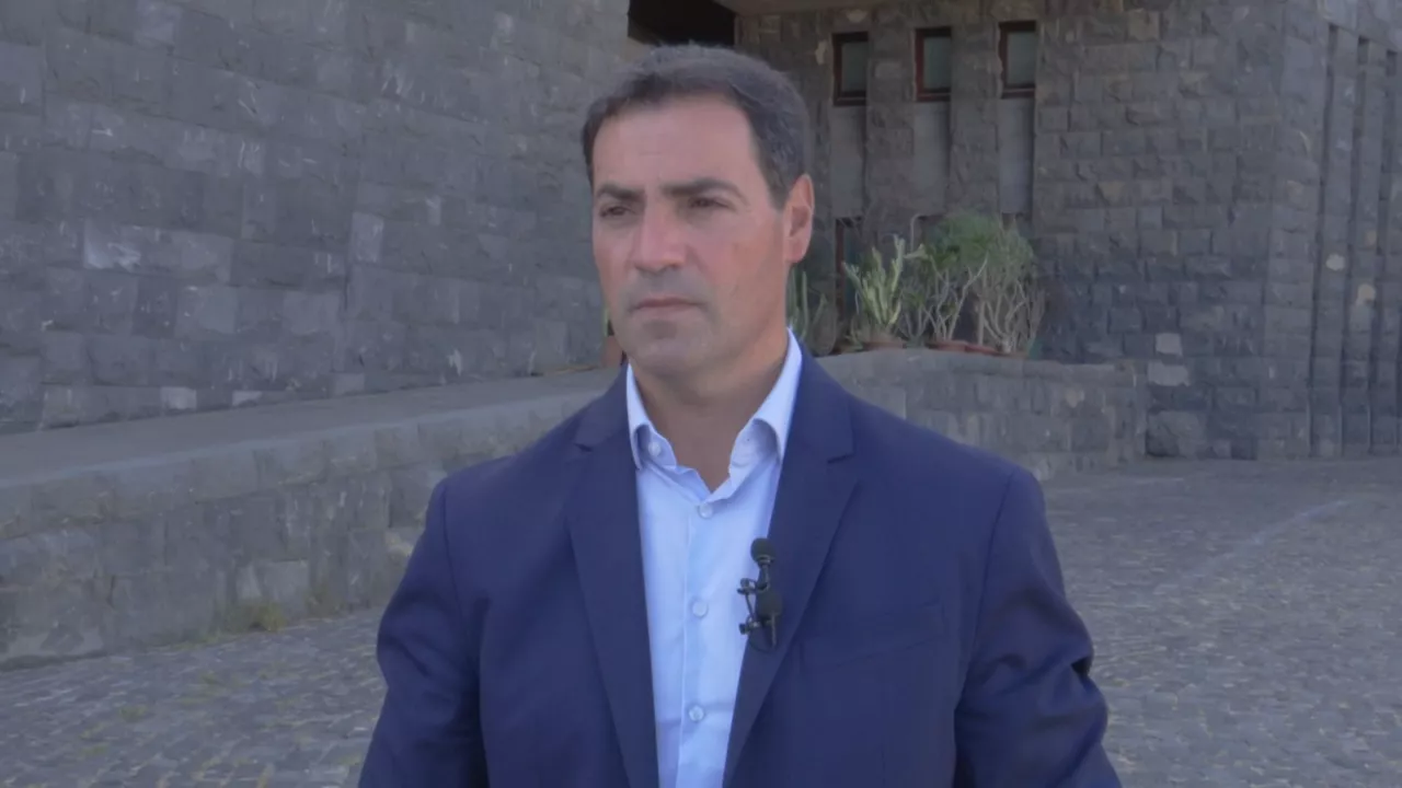 Imanol Pradales lehendakariak “elkarrizketan, negoziazioan eta akordioetan oinarritutako politikan sakondu" beharra dagoela azpimarratu du Kanariar uharteetara egindako lan-bidaian. 