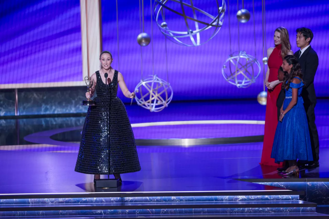 LOS ANGELES (United States), 15/09/2025.- Erin Doherty accepts the Emmy for Outstanding Supporting Actress in a Limited or Anthology Series or Movie award for Adolescence during the 77th annual Emmy Awards ceremony held at the Peacock Theater in Los Angeles, California, USA, 14 September 2025. The Emmys celebrate excellence in national primetime television programming. EFE/EPA/ALLISON DINNER
