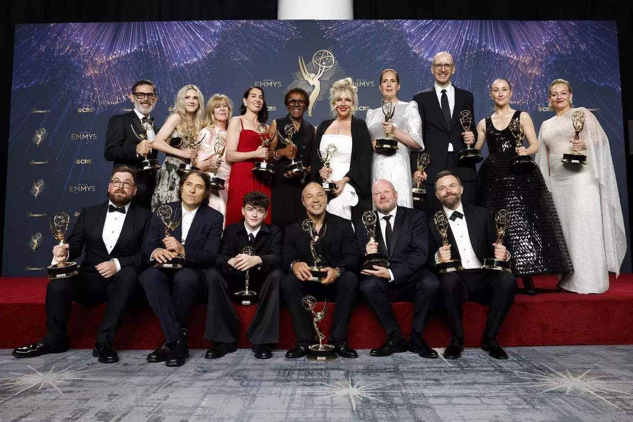 LOS ANGELES (United States), 15/09/2025.- The team from 'Adolescence', winners of the award for outstanding limited or anthology series, pose in the press room during the 77th annual Emmy Awards ceremony held at the Peacock Theater in Los Angeles, California, USA, 14 September 2025. The Emmys celebrate excellence in national primetime television programming. EFE/EPA/CAROLINE BREHMAN
