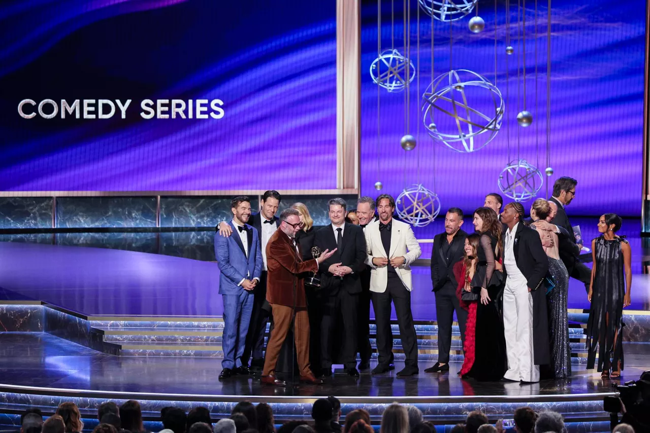 LOS ANGELES (United States), 15/09/2025.- Seth Rogan with the cast and crew accept the Emmy for Outstanding Comedy Series award for The Studio during the 77th annual Emmy Awards ceremony held at the Peacock Theater in Los Angeles, California, USA, 14 September 2025. The Emmys celebrate excellence in national primetime television programming. EFE/EPA/ALLISON DINNER

