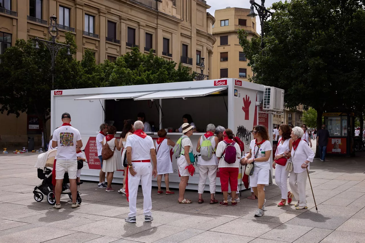 (Foto de ARCHIVO)

Punto de información de la campaña de prevención de agresiones sexistas



REMITIDA / HANDOUT por AYUNTAMIENTO DE PAMPLONA

Fotografía remitida a medios de comunicación exclusivamente para ilustrar la noticia a la que hace referencia la imagen, y citando la procedencia de la imagen en la firma

07/4/2025