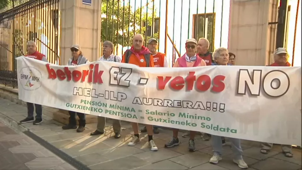 El movimiento pensionista ha reprochado al conjunto de la Cámara vasca su negativa a tramitar la IPL que pide igual la pensión mínima al SMI.