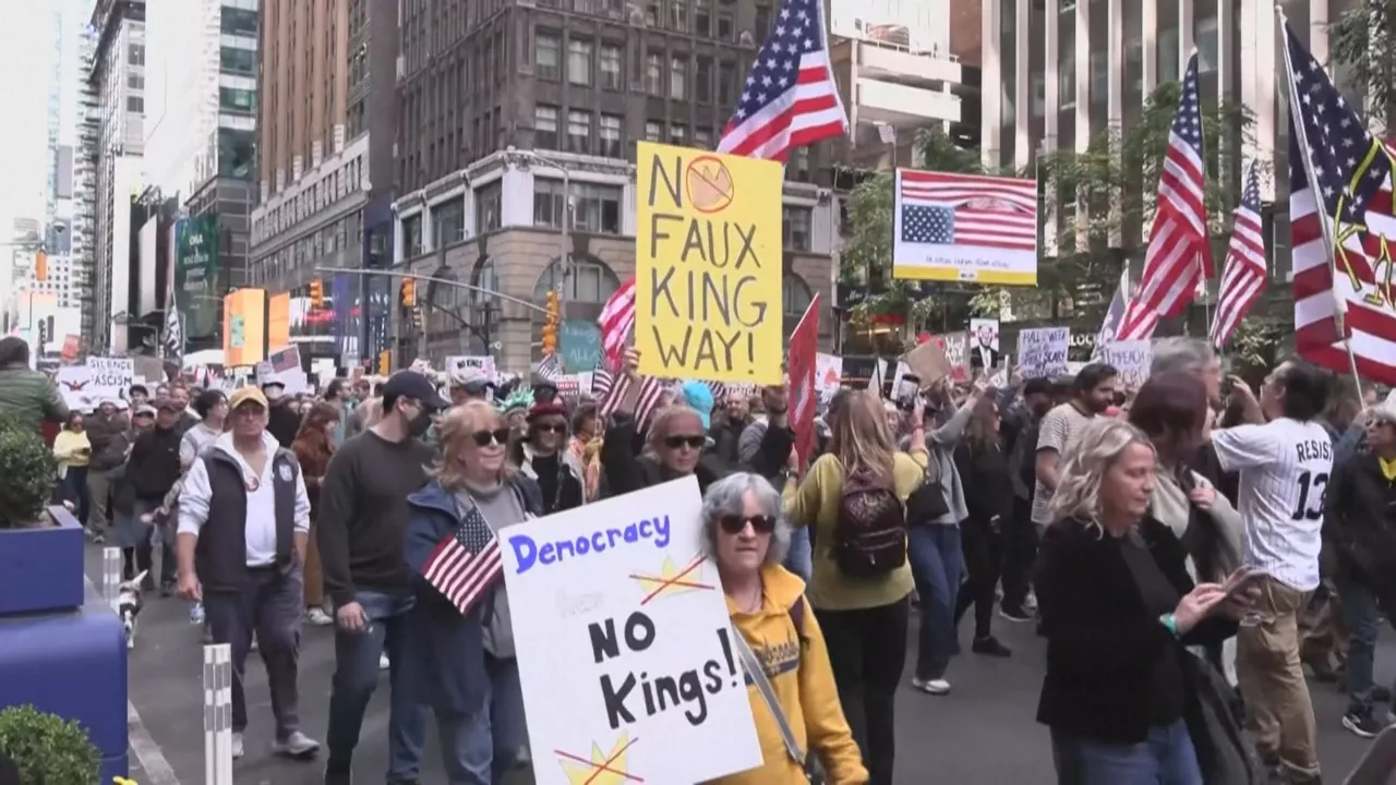 Miles de personas han salido a la calle este sábado en varias ciudades de Estados Unidos para protestar contra lo que consideran un autoritarismo creciente del presidente Donald Trump,  bajo el lema "No Kings" ("No queremos reyes"). Entre las ciudades destacan Nueva York, Washington y Miami.