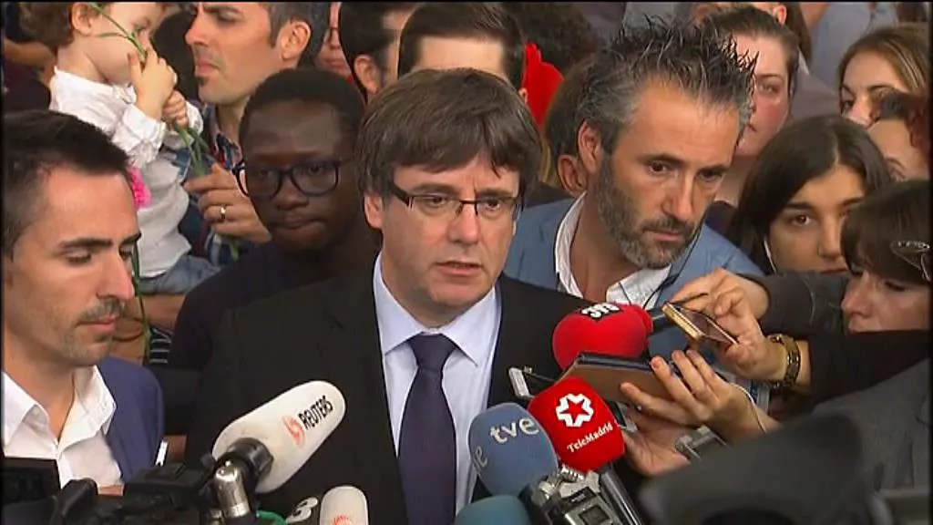 Carles Puigdemont atiende a los medios el 1 de octubre de 2017. Foto obtenida de un vídeo de EiTB.