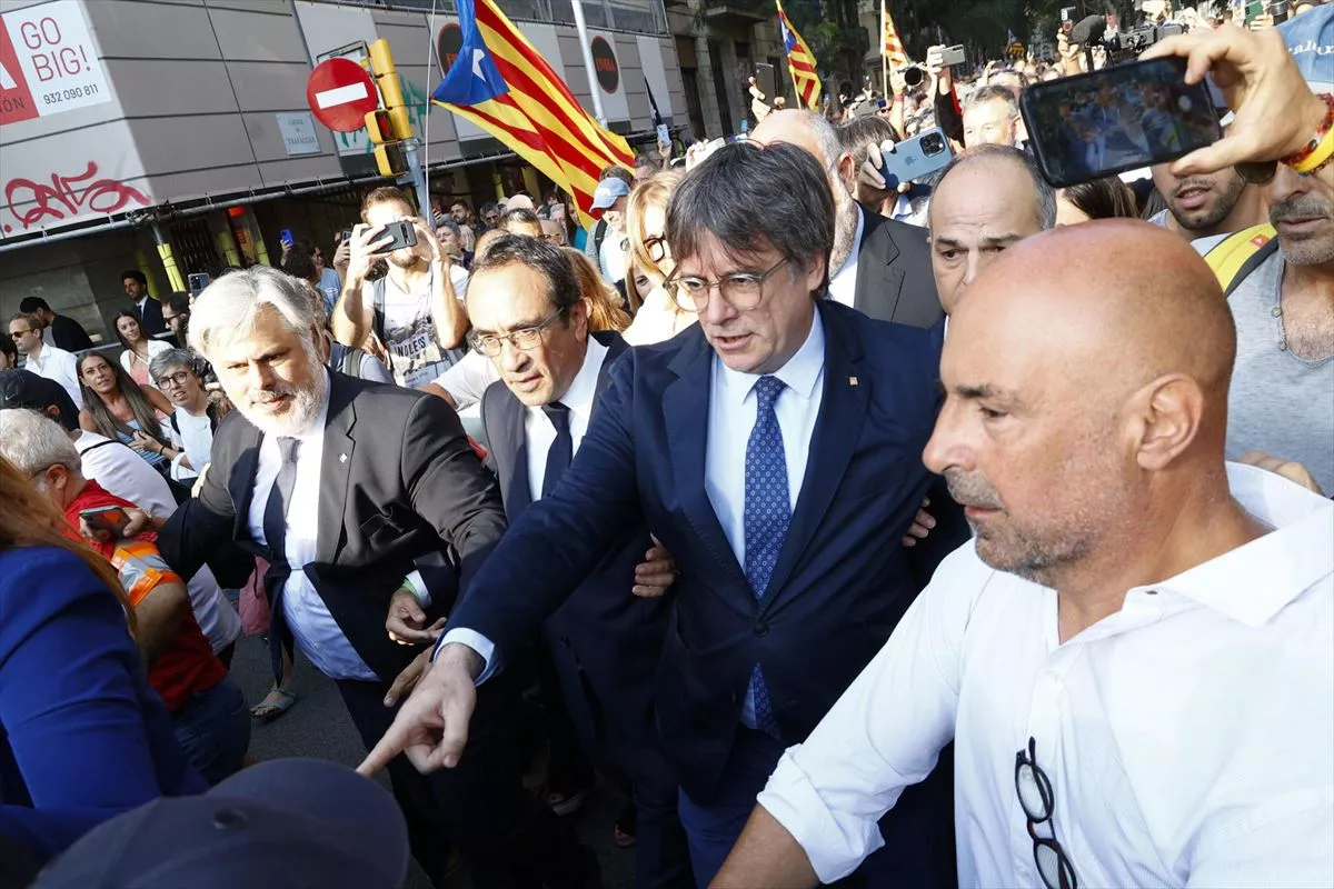 Carles Puigdemont Katalunian agertu zenean.