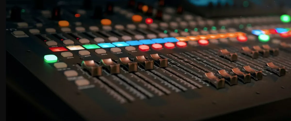 (Foto de ARCHIVO)

Radio, comunicación radiofónica, estudio de radio (Foto de recurso).



REMITIDA / HANDOUT por JUNTA DE ANDALUCÍA

Fotografía remitida a medios de comunicación exclusivamente para ilustrar la noticia a la que hace referencia la imagen, y citando la procedencia de la imagen en la firma

04/5/2023