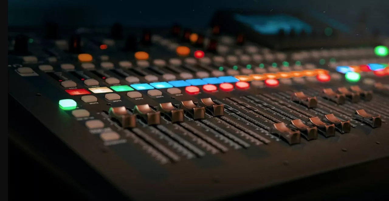 (Foto de ARCHIVO)

Radio, comunicación radiofónica, estudio de radio (Foto de recurso).



REMITIDA / HANDOUT por JUNTA DE ANDALUCÍA

Fotografía remitida a medios de comunicación exclusivamente para ilustrar la noticia a la que hace referencia la imagen, y citando la procedencia de la imagen en la firma

04/5/2023