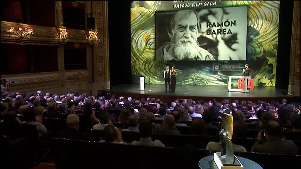 Irene Bau aktoreak jaso du Ramon Barearentzako saria