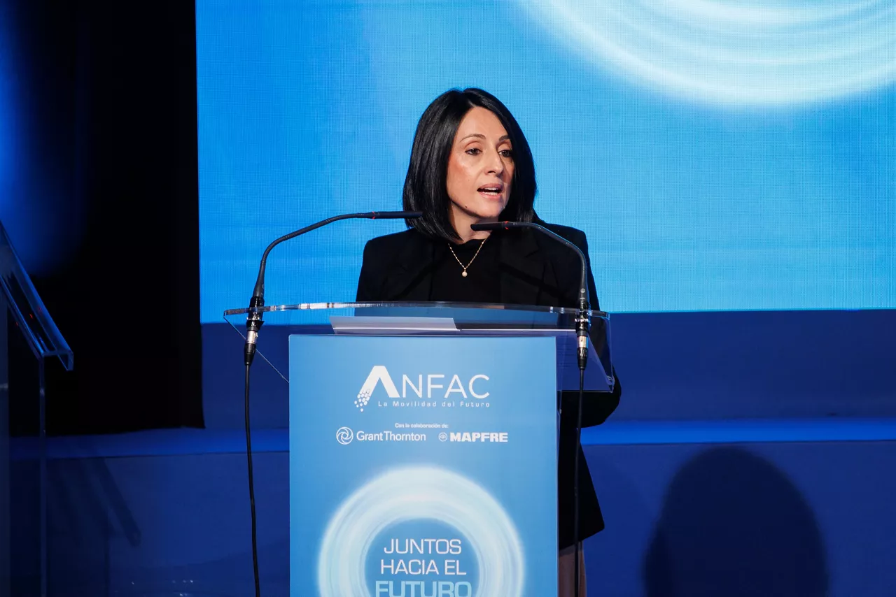 (Foto de ARCHIVO)

La secretaria de Estado de Industria, Rebeca Torró, interviene durante la inauguración de la IV edición del Foro ANFAC ‘Juntos hacia el futuro’, a 20 de febrero de 2024, en Madrid (España). La Asociación Española de Fabricantes de Automóviles y Camiones (ANFAC), con la colaboración de Grant Thornton y MAPFRE, celebra la cuarta edición del Foro ANFAC, bajo el lema ‘Juntos hacia el futuro’. El evento se establece como punto de referencia para debatir sobre el futuro de la movilidad en España en un momento decisivo para la industria de la automoción. Cada año, ANFAC reúne a los máximos actores de la automoción española, así como de otros sectores relevantes en el nuevo ecosistema de la movilidad del futuro como el energético, componentes, telecomunicaciones, seguros o banca, entre otros.



Alejandro Martínez Vélez / Europa Press

20 FEBRERO 2024;MONCLOA;ANFAC;AUTOMOVIL;AUTOMOCIÓN

20/2/2024