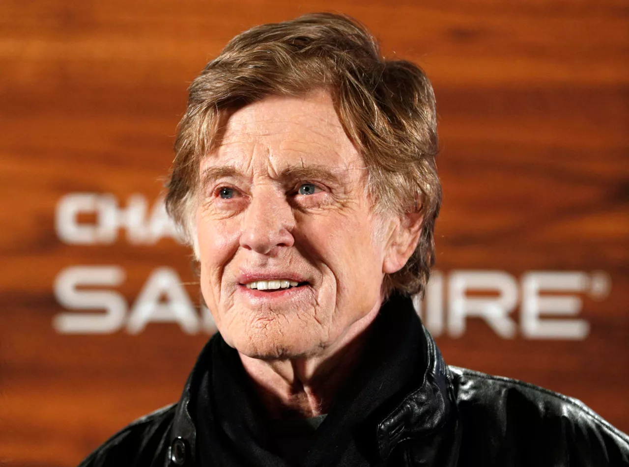 PARK CITY, 16/09/2025.- Fotografía de archivo tomada el 18 de enero del 2018 que muestra al actor estadounidense Robert Redford a su llegada al Festival de Cine Sundance. El laureado actor y director estadounidense Robert Redford falleció este martes a los 89 años en su residencia en el estado de Utah, según avanzó The New York Times. EFE/George Frey
