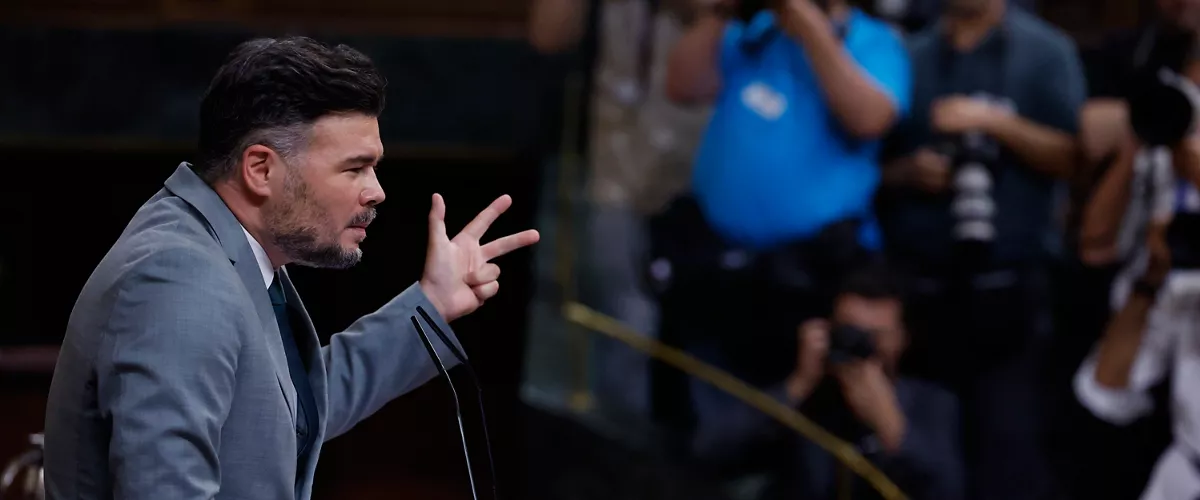 MADRID, 09/07/2025.- El portavoz de ERC, Gabriel Rufián interviene durante el pleno del Congreso de los Diputados este miércoles. EFE/ Javier Lizón
