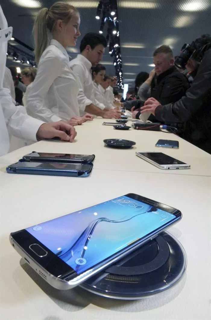 Bartzelonan atzo aurkeztu zituen Samsungek bere azken nobedadeak. EFE.