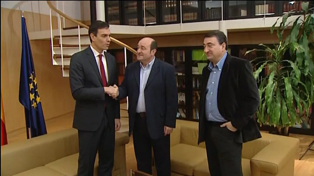 Pedro Sanchez (PSOE), Andoni Ortuzar eta Aitor Esteban jeltzaleekin. EiTB