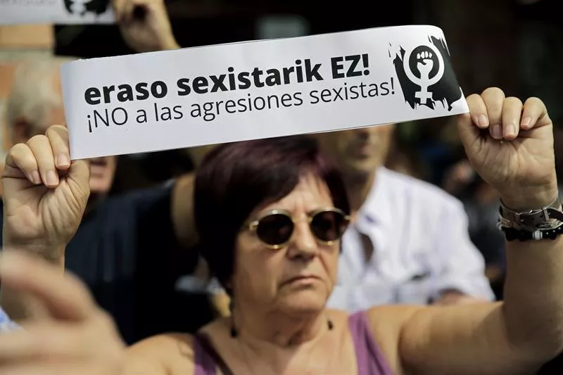 Eraso sexistak gaitzesteko egindako elkarretaratze bat. Artxiboko argazkia: EFE