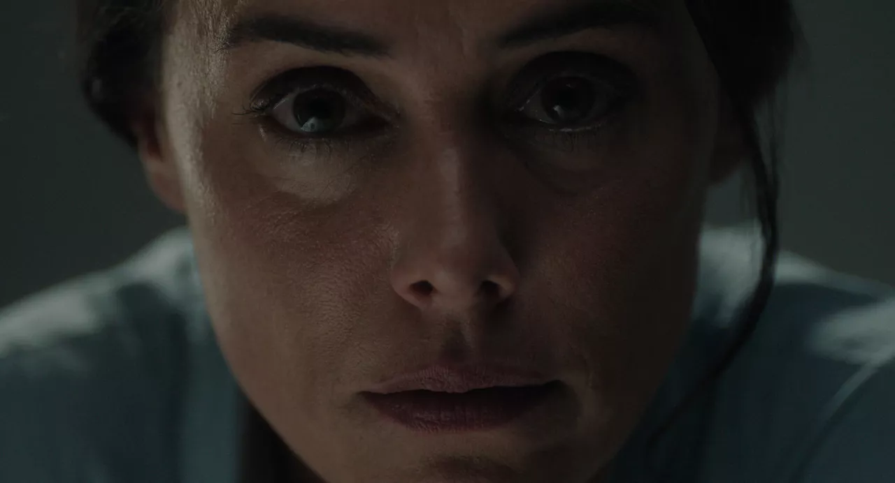 "Singular" filmaren fotograma bat