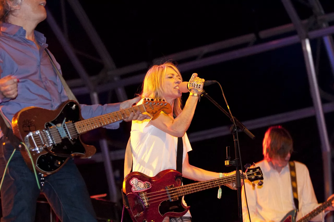 Uno de los reportajes de este nuevo número habla sobre el grupo Sonic Youth.